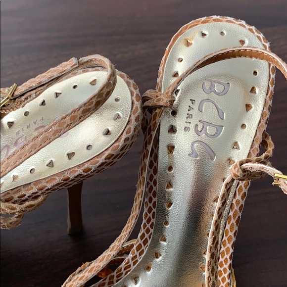 Strappy snakeskin heels sz 6 BCBG - Picture 5 of 9